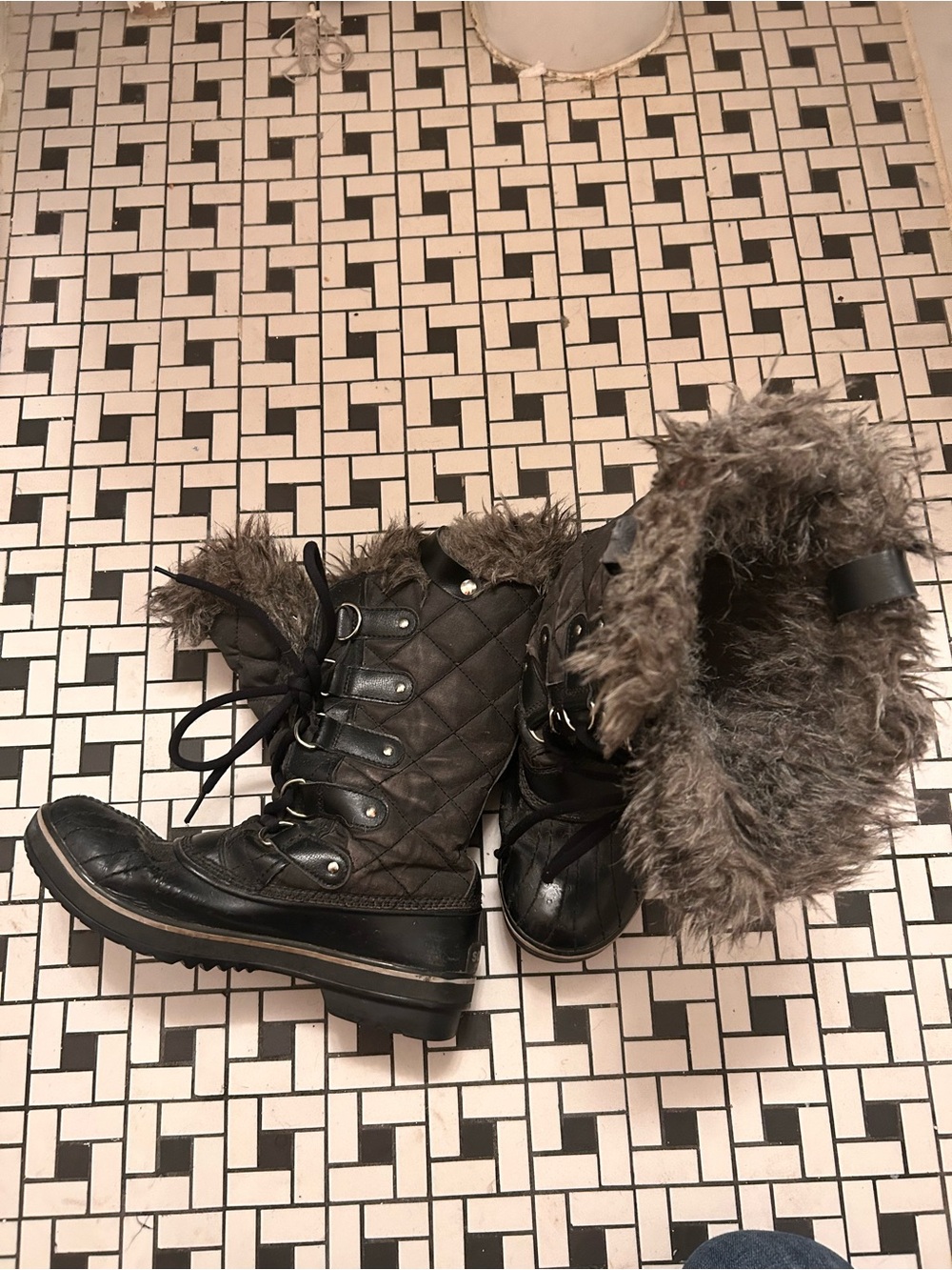 Sorel Black Quilted Lace-Up Fur-Trim Winter Boots
